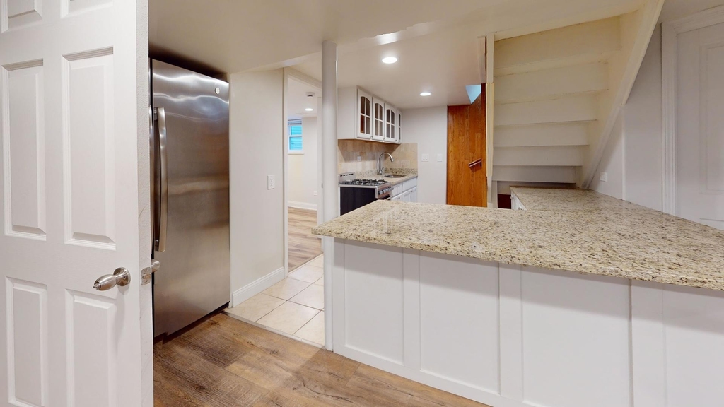 4635 W Peterson Avenue - Photo 18