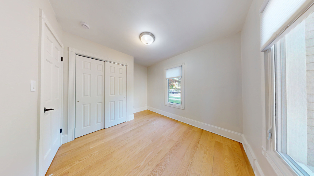 4635 W Peterson Avenue - Photo 9