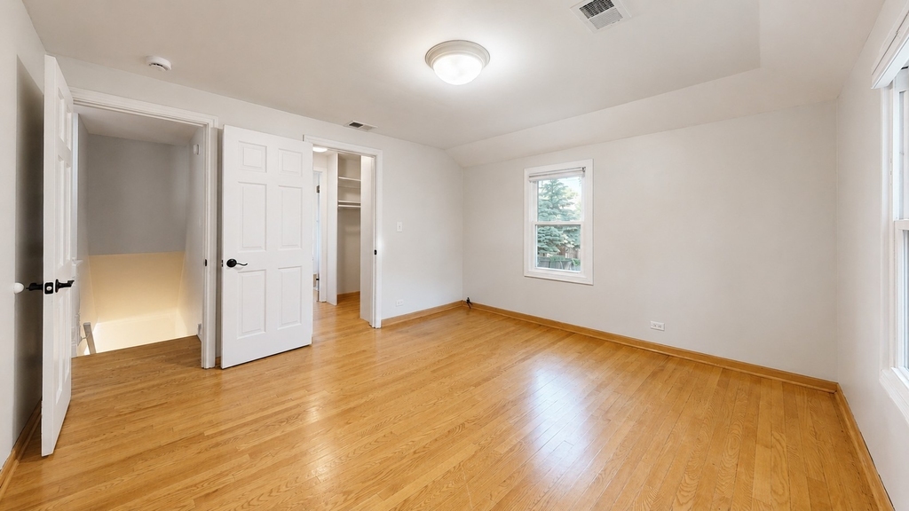 4635 W Peterson Avenue - Photo 12