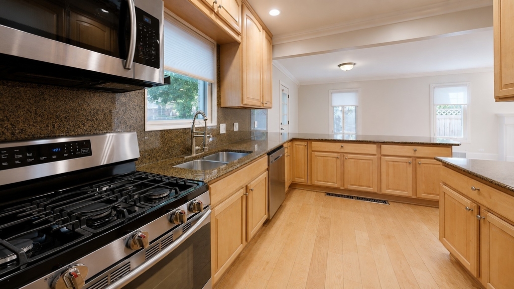 4635 W Peterson Avenue - Photo 7