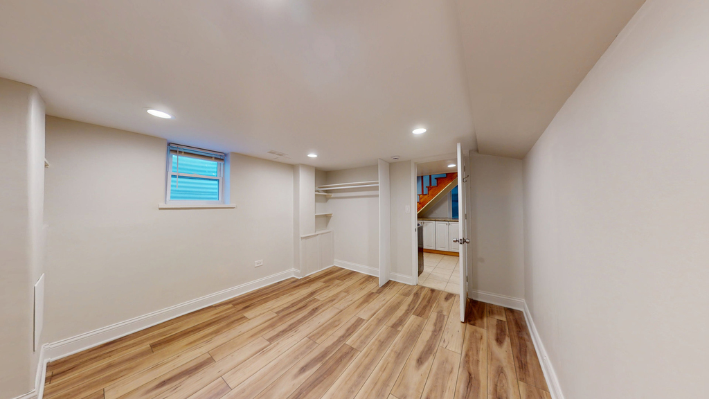 4635 W Peterson Avenue - Photo 23