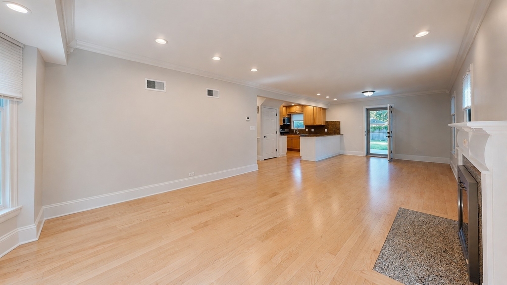 4635 W Peterson Avenue - Photo 3