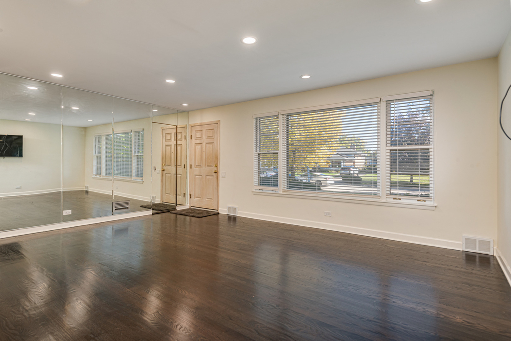 7330 N Kilbourn Avenue - Photo 4