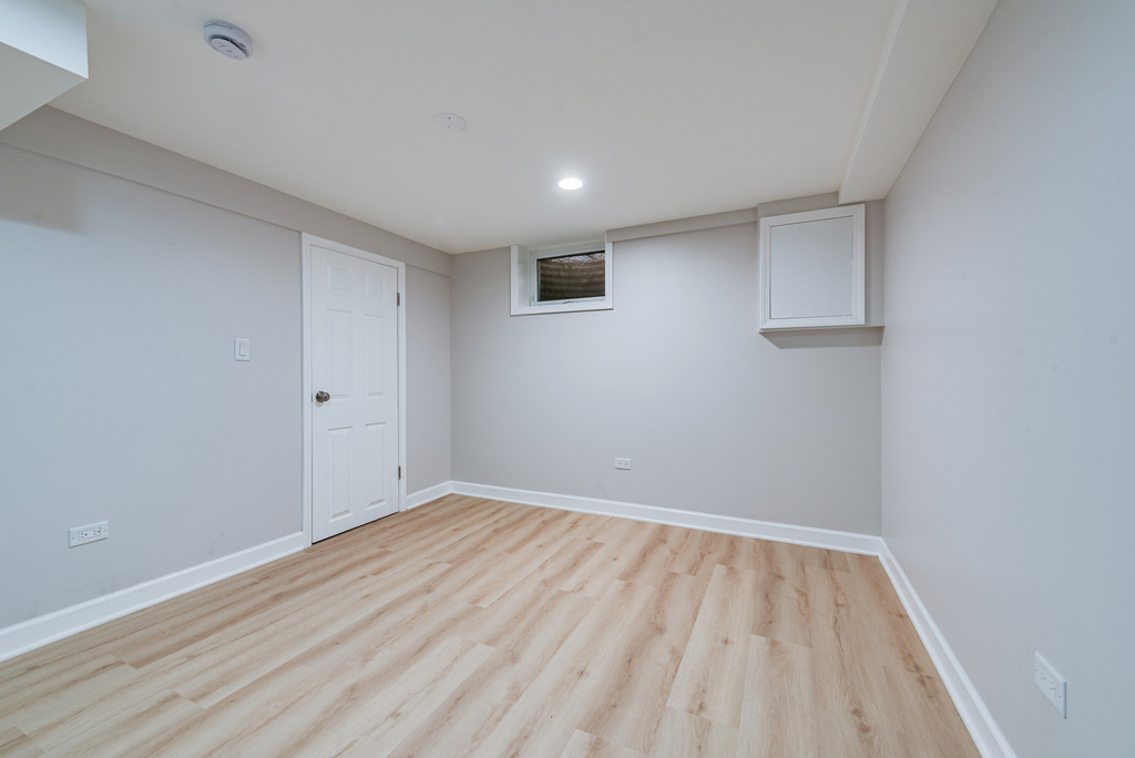 7330 N Kilbourn Avenue - Photo 16