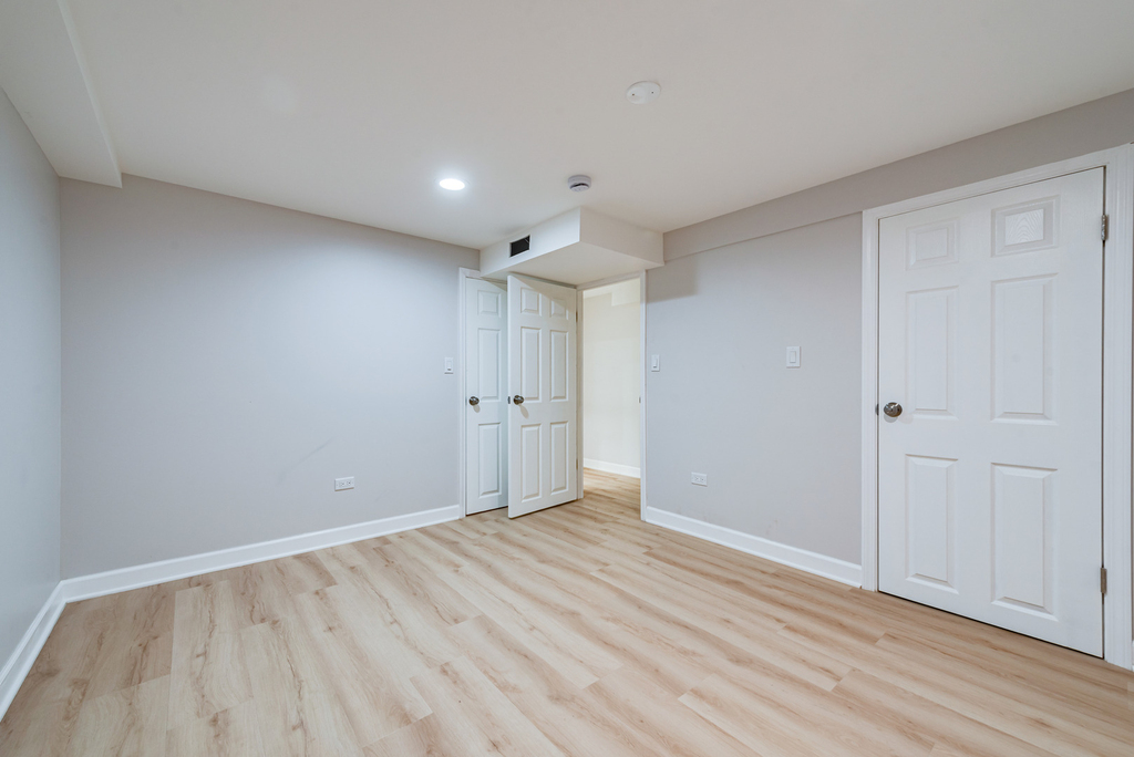 7330 N Kilbourn Avenue - Photo 17