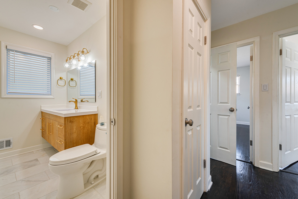 7330 N Kilbourn Avenue - Photo 10