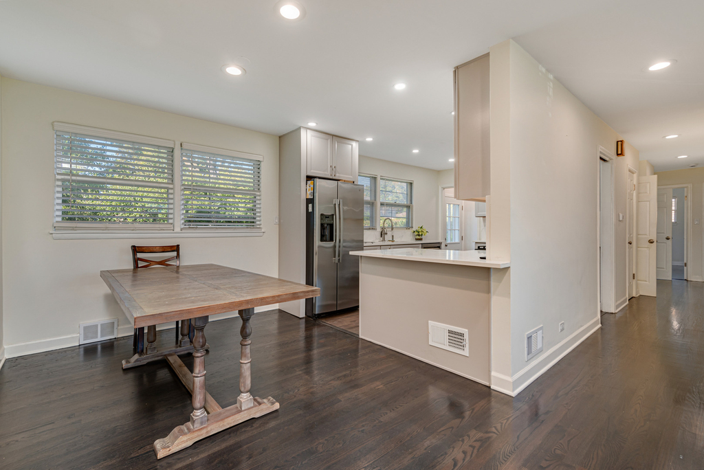 7330 N Kilbourn Avenue - Photo 5