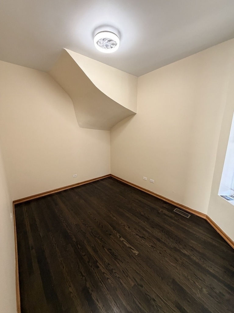 1455 N Washtenaw Avenue - Photo 3