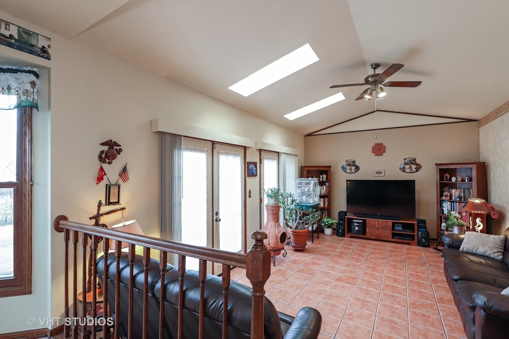 1162 Sandhurst Drive - Photo 7