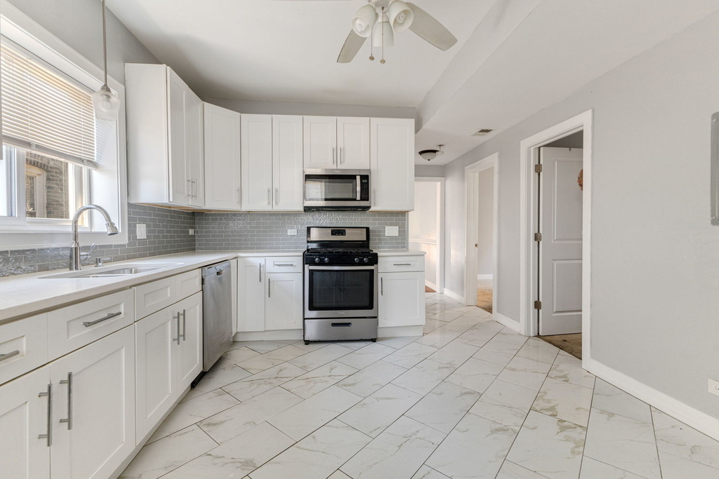 8139 S Sangamon Street - Photo 13