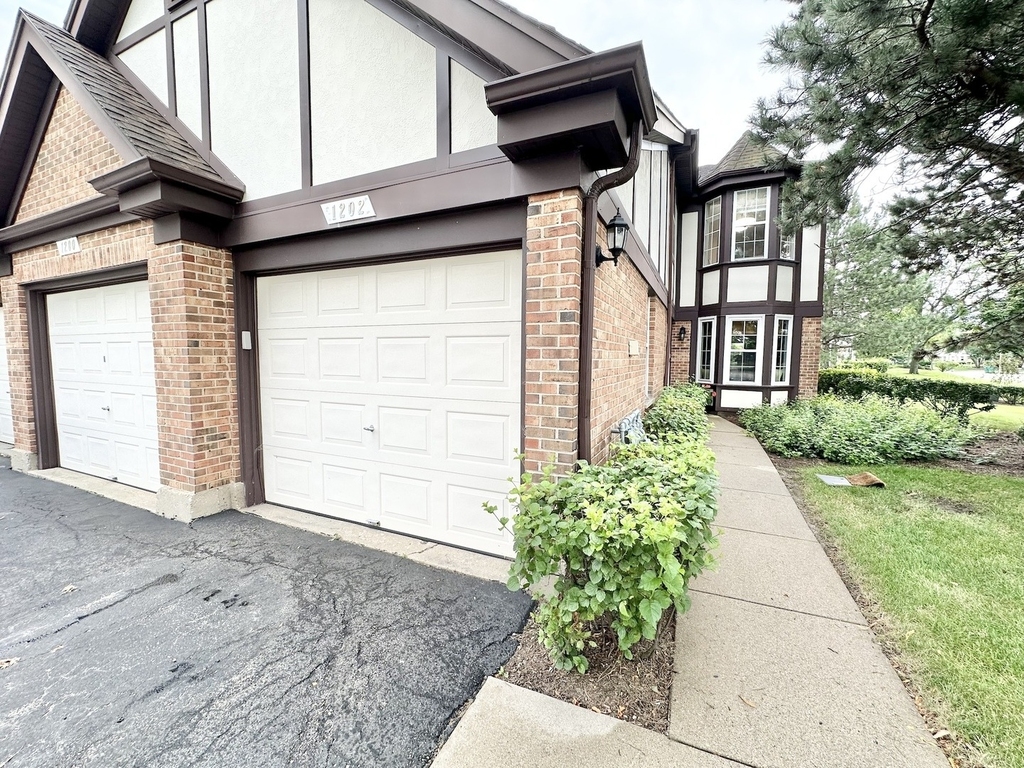 1202 Clearview Court - Photo 0