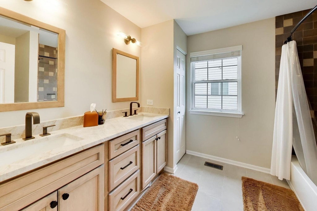 18768 W Highfield Drive - Photo 37