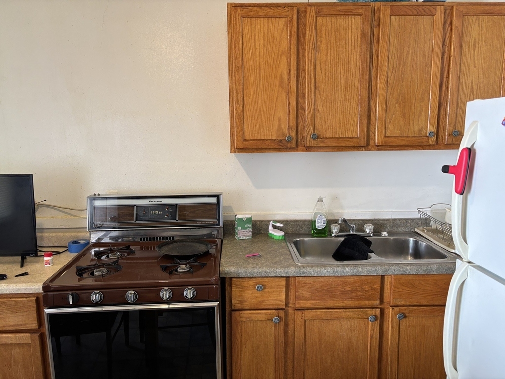 3053 N Elbridge Avenue - Photo 5