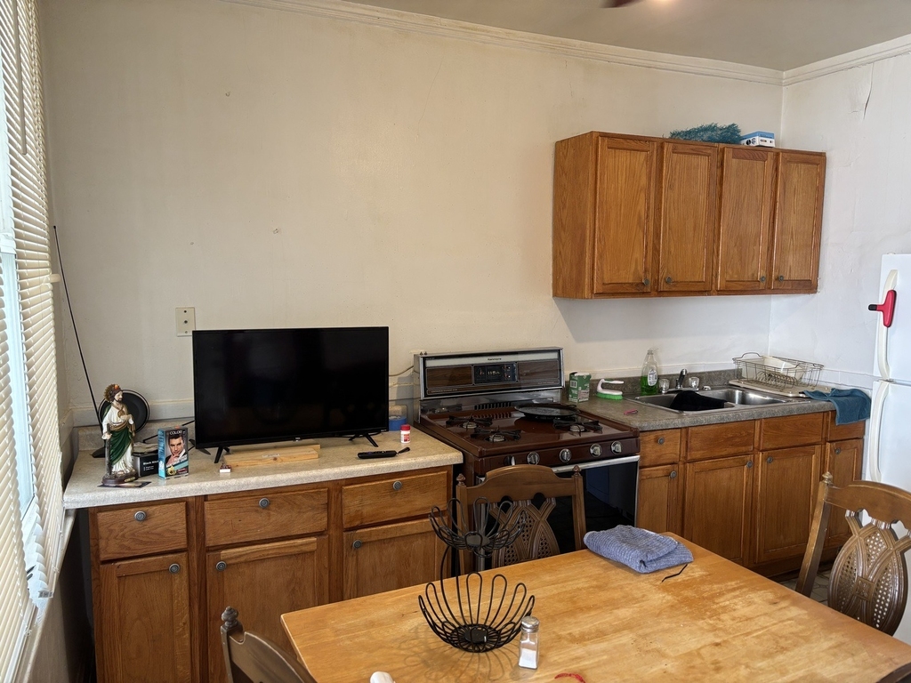 3053 N Elbridge Avenue - Photo 1
