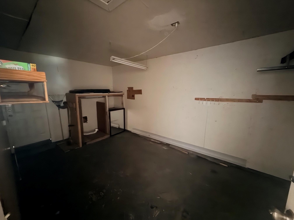 902 E Stone Street - Photo 9