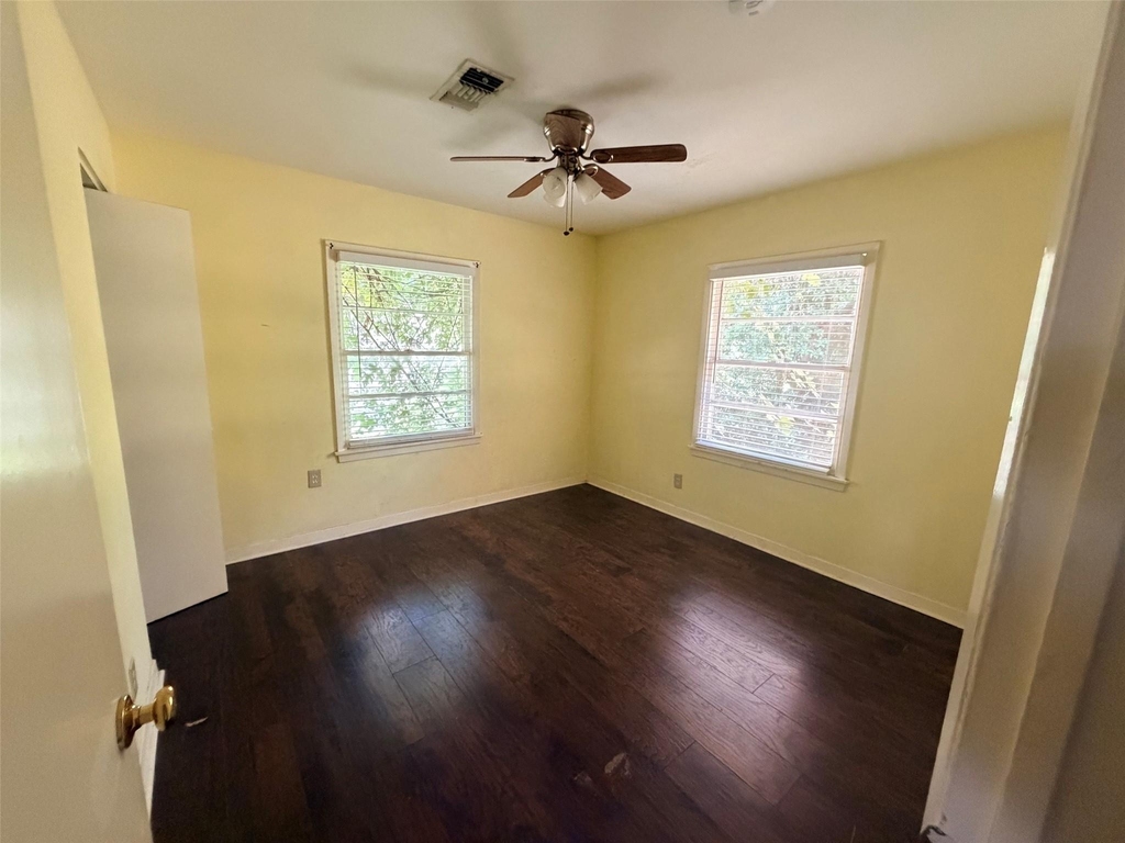 902 E Stone Street - Photo 6