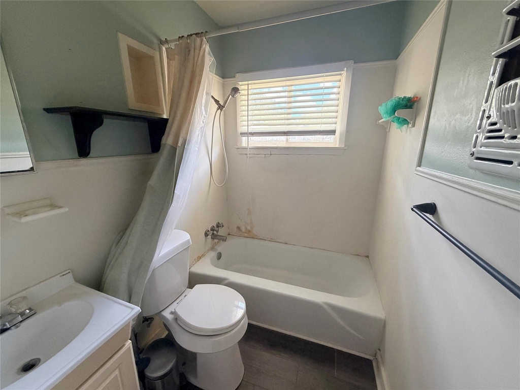 902 E Stone Street - Photo 8