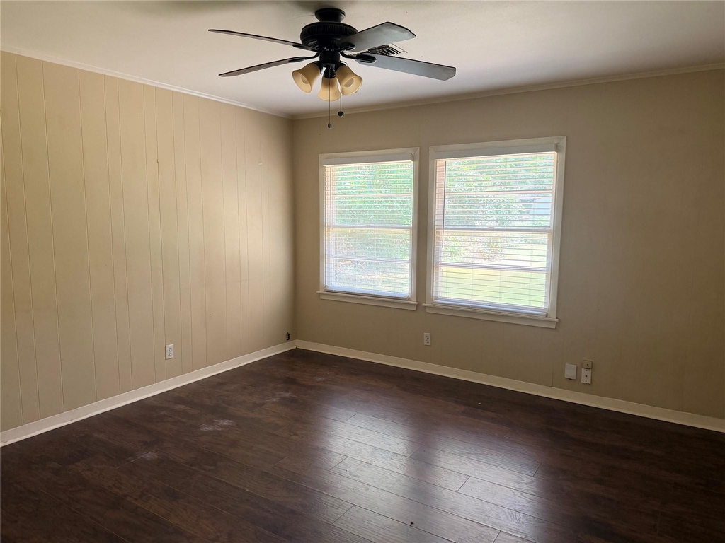 902 E Stone Street - Photo 2