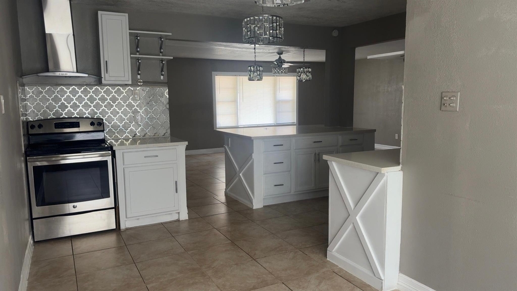 1603 Buchanan Street - Photo 4