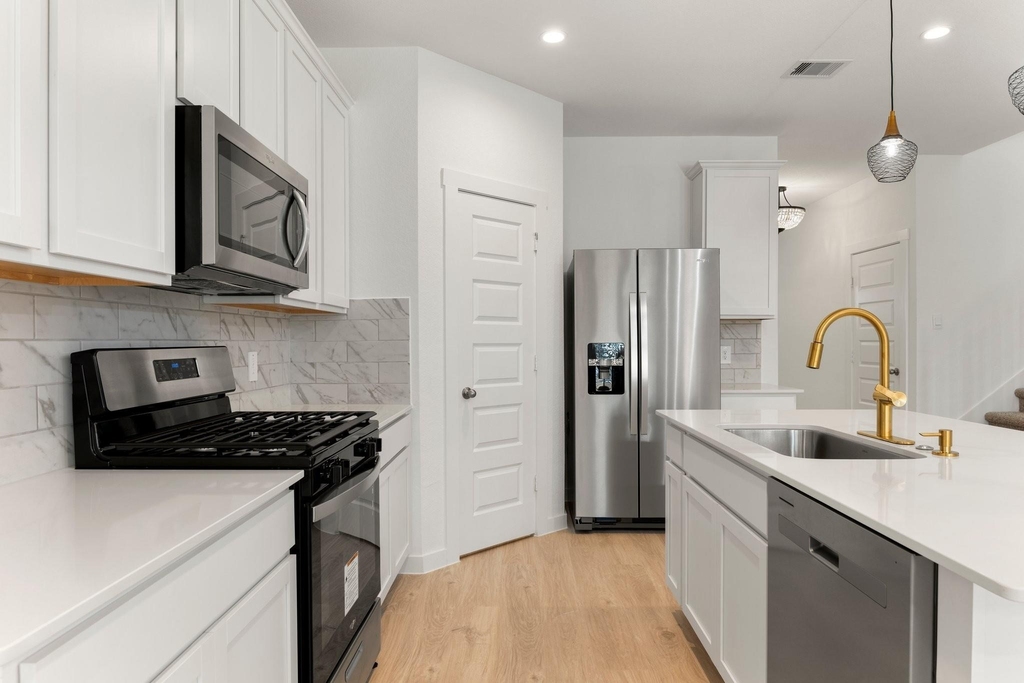31730 Carlisle Cove Ct - Photo 5