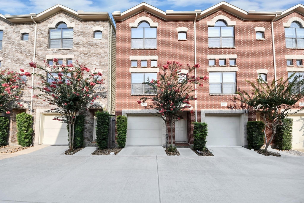 8715 Meadowcroft Drive - Photo 0