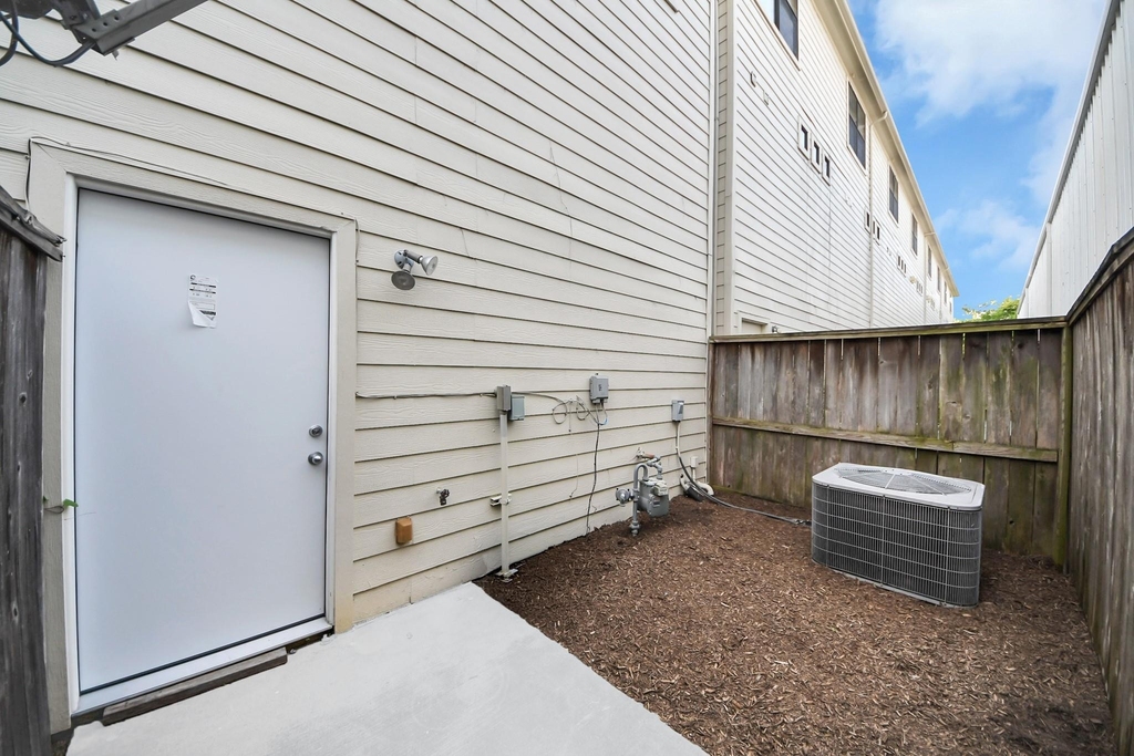 8715 Meadowcroft Drive - Photo 29