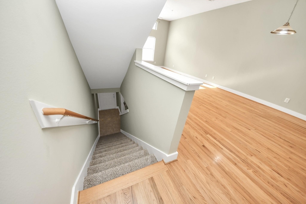 8715 Meadowcroft Drive - Photo 4