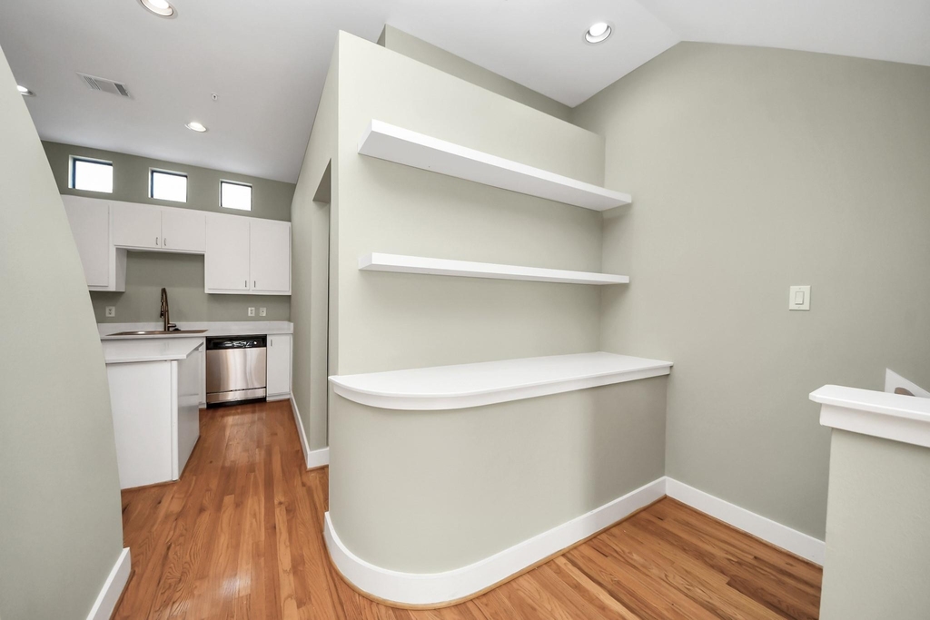 8715 Meadowcroft Drive - Photo 8