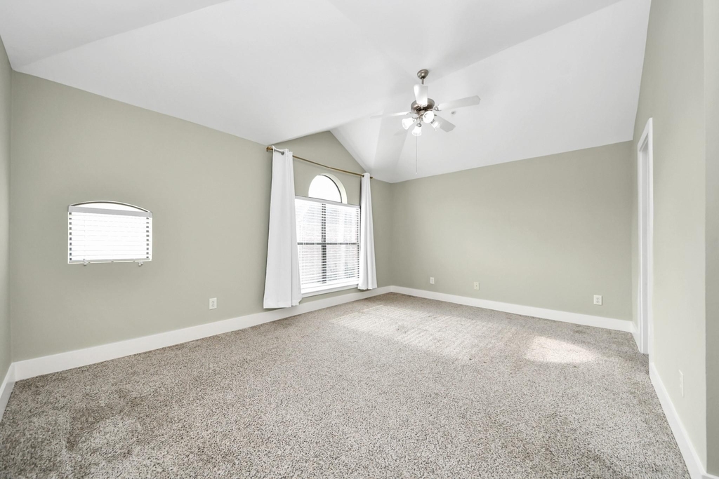 8715 Meadowcroft Drive - Photo 15