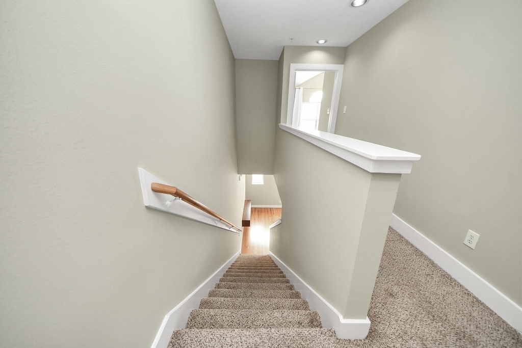 8715 Meadowcroft Drive - Photo 14