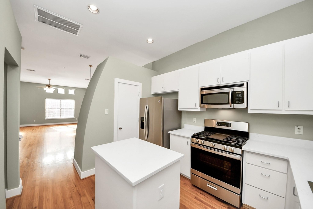 8715 Meadowcroft Drive - Photo 11