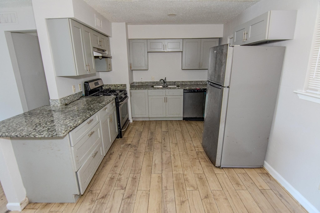 1665 Northwood - Photo 3