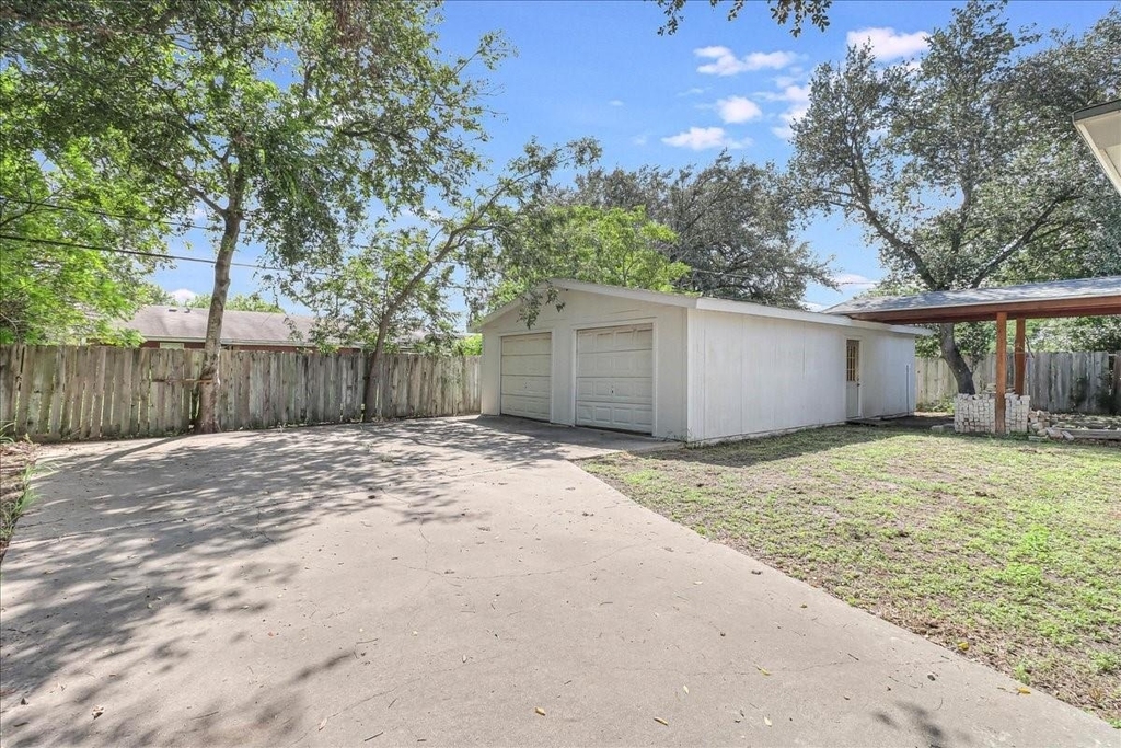 2111 E Lott Avenue - Photo 42