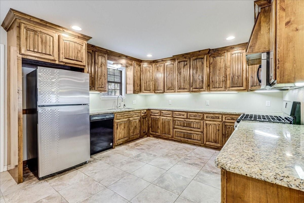 2111 E Lott Avenue - Photo 1