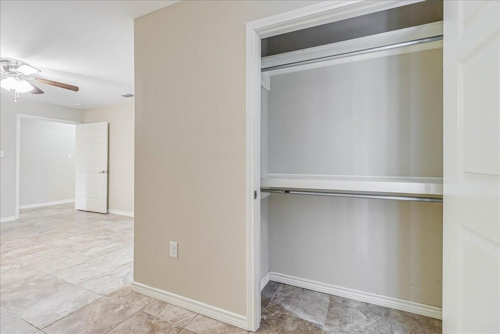 2111 E Lott Avenue - Photo 32