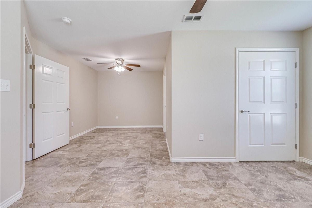 2111 E Lott Avenue - Photo 26