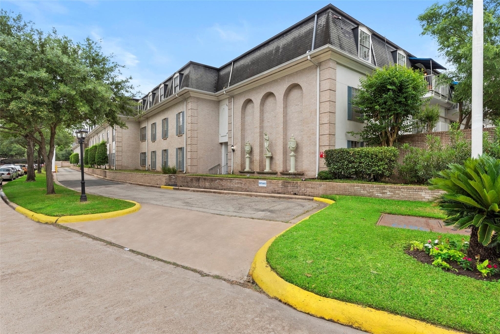 2601 Bellefontaine Street - Photo 4