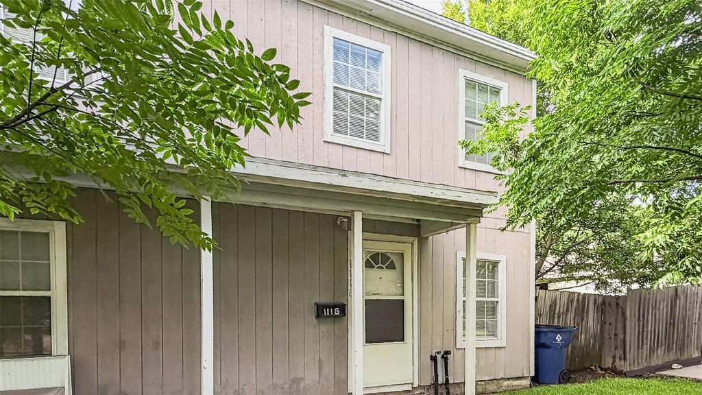 1118 Hunter Drive - Photo 0