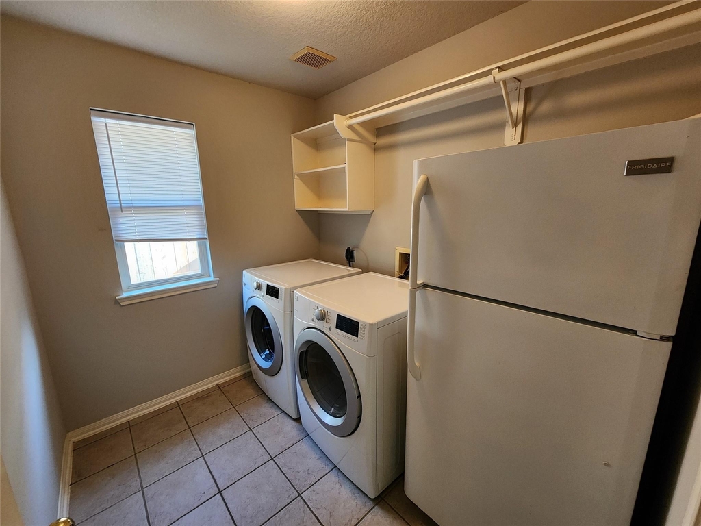 1011 Lexington Green Drive - Photo 17