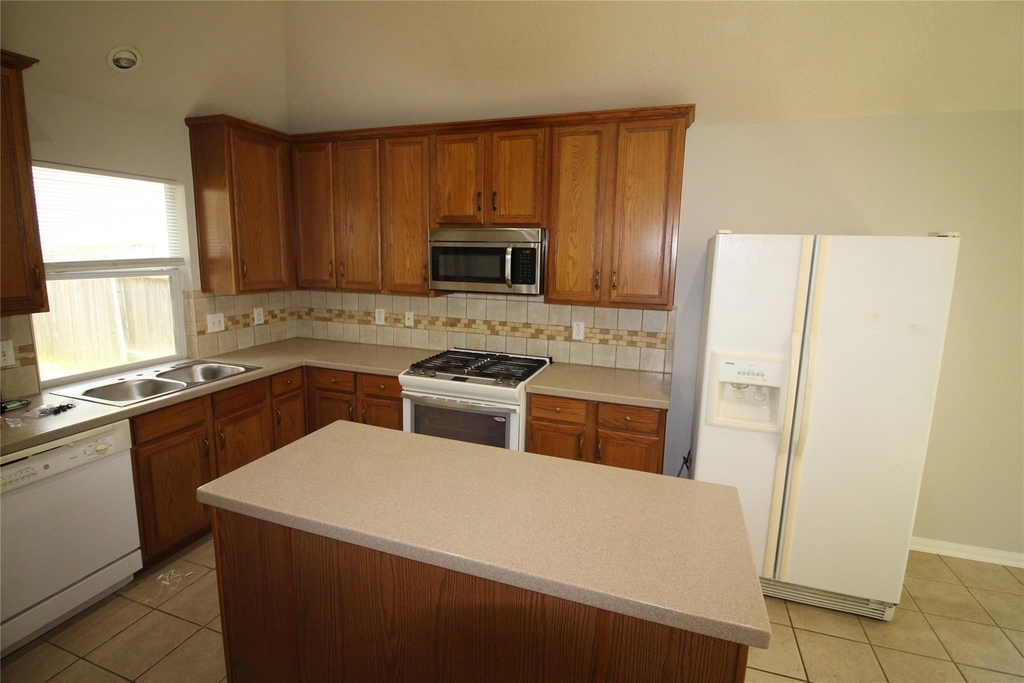 1011 Lexington Green Drive - Photo 7