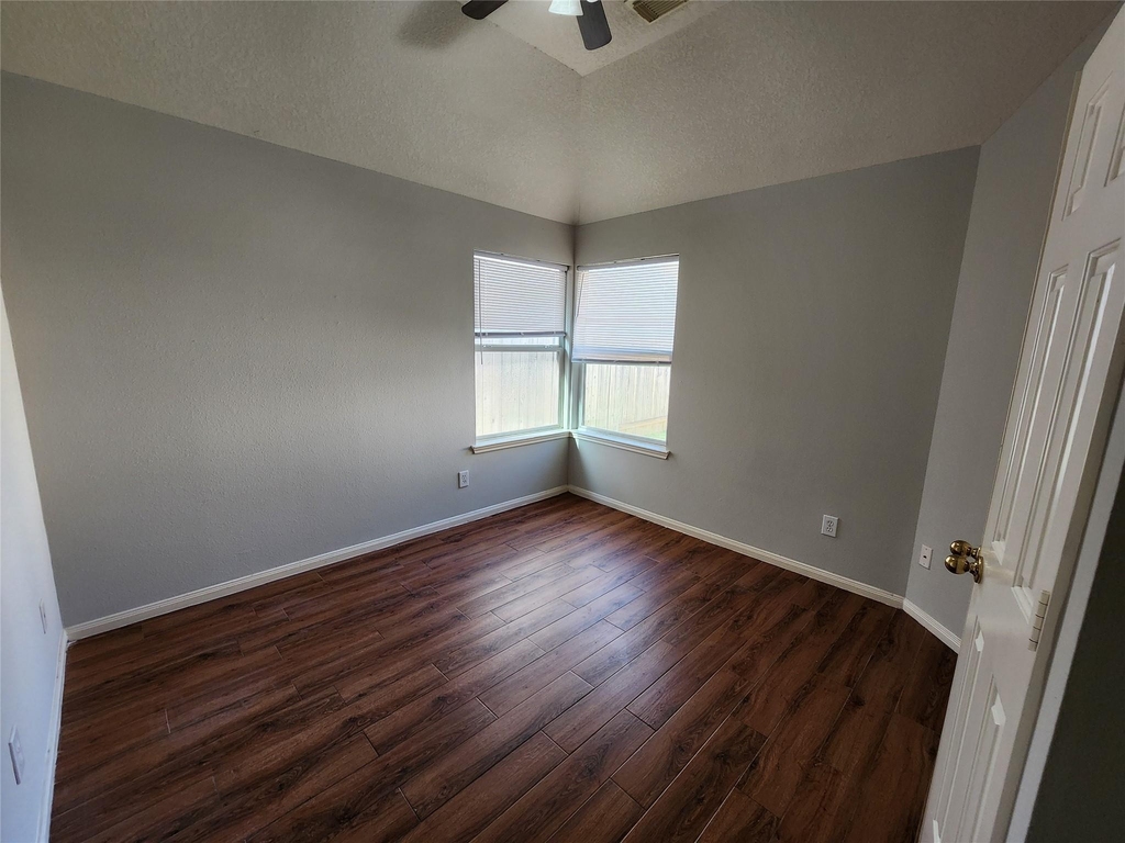 1011 Lexington Green Drive - Photo 29