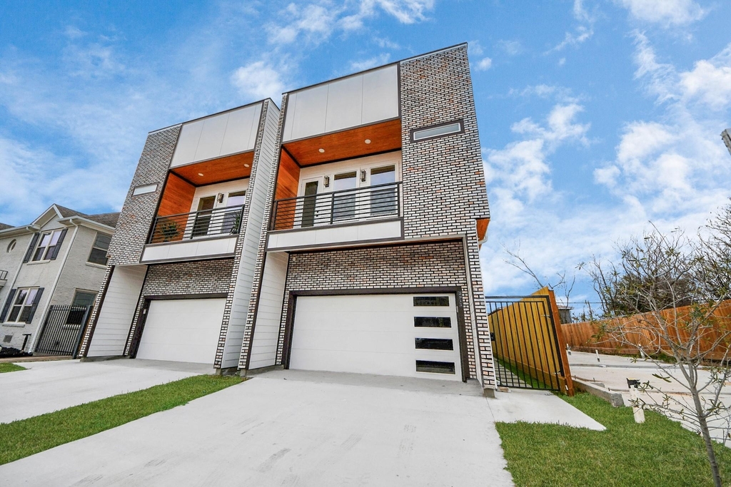 2911 Wichita Street - Photo 0
