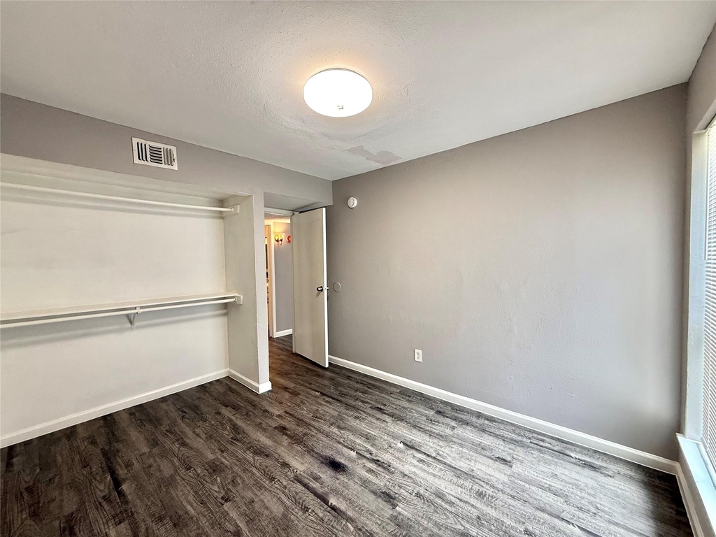 7200 W T C Jester Boulevard - Photo 17