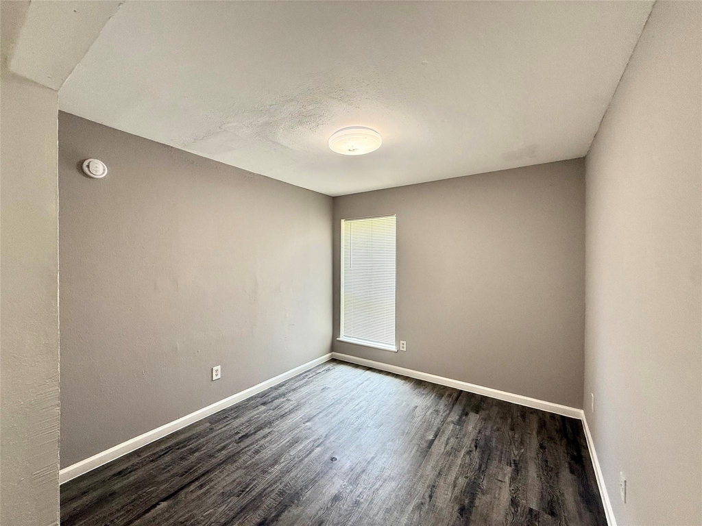 7200 W T C Jester Boulevard - Photo 18