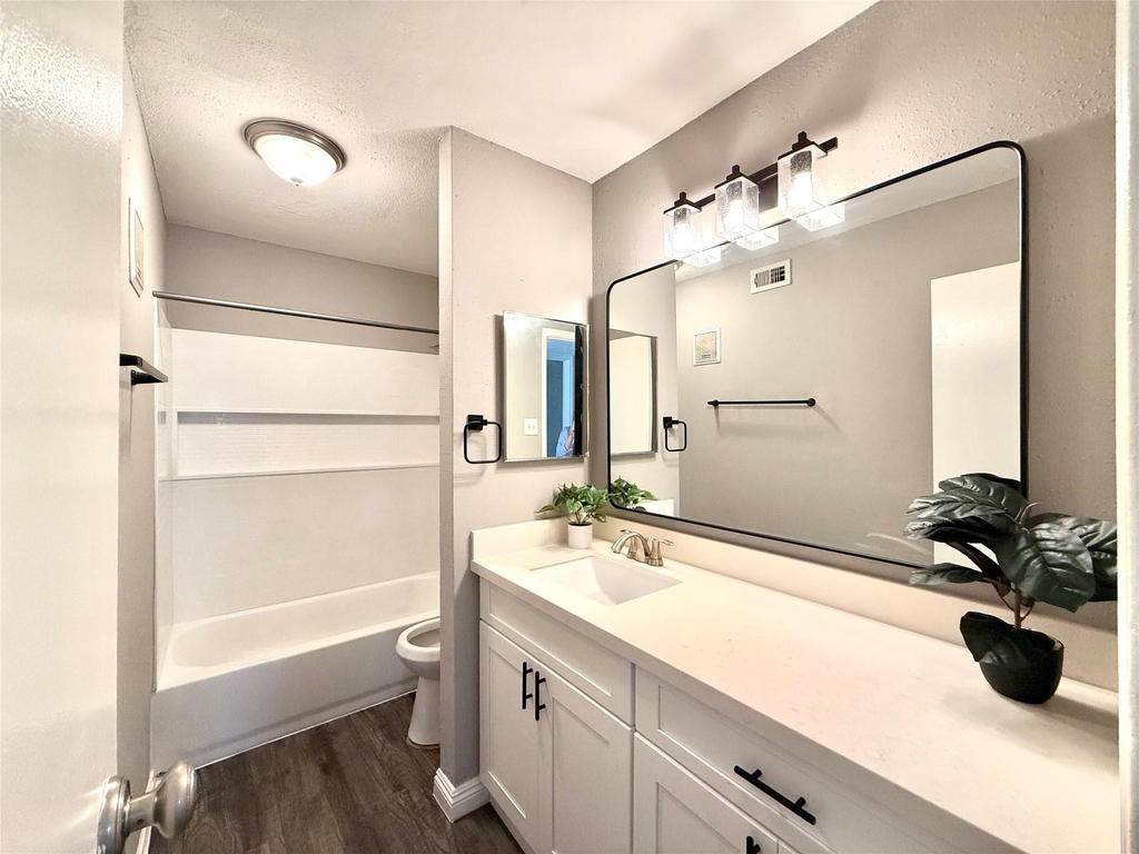 7200 W T C Jester Boulevard - Photo 15