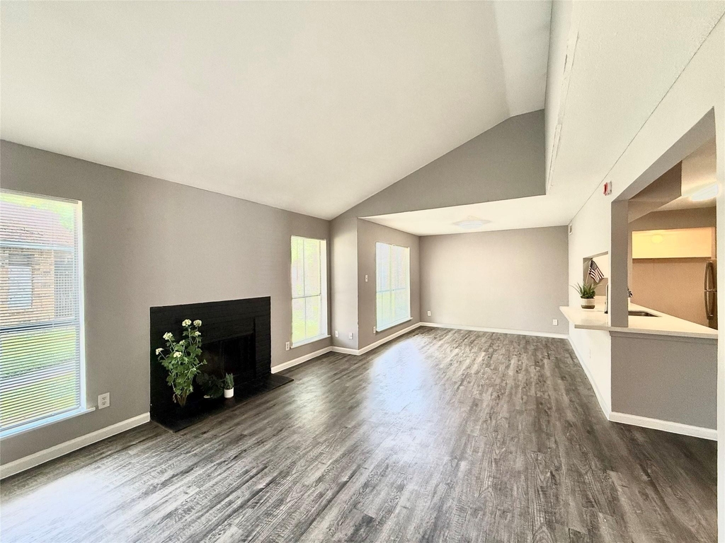 7200 W T C Jester Boulevard - Photo 4