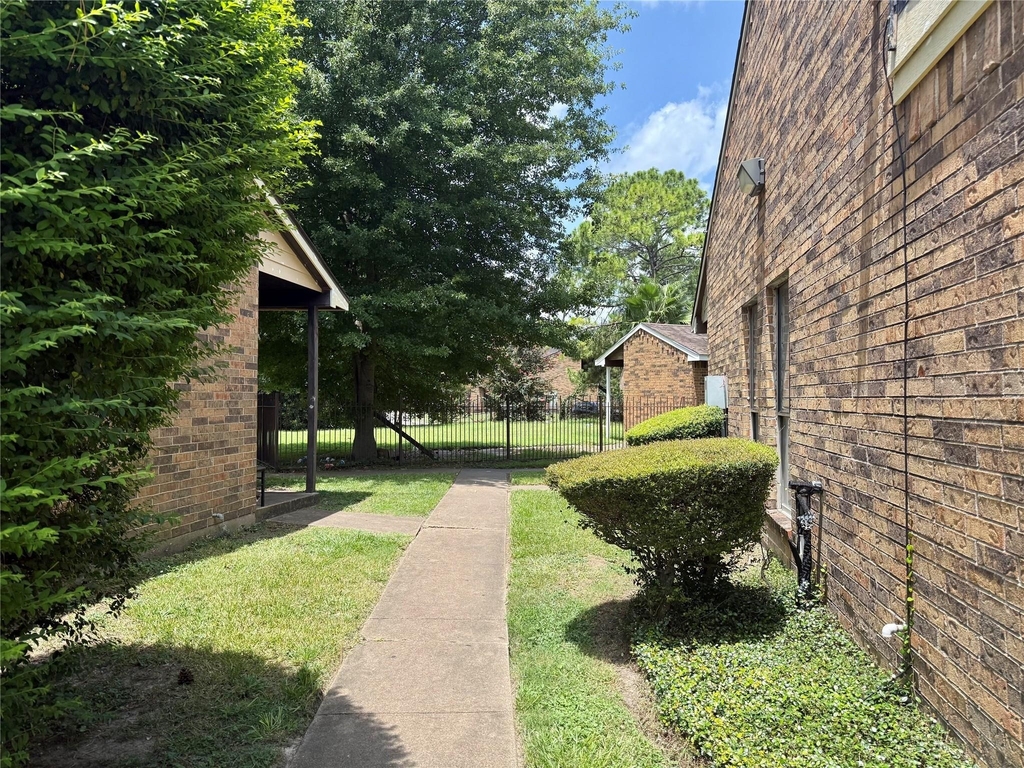 7200 W T C Jester Boulevard - Photo 19