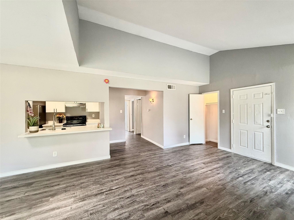 7200 W T C Jester Boulevard - Photo 5