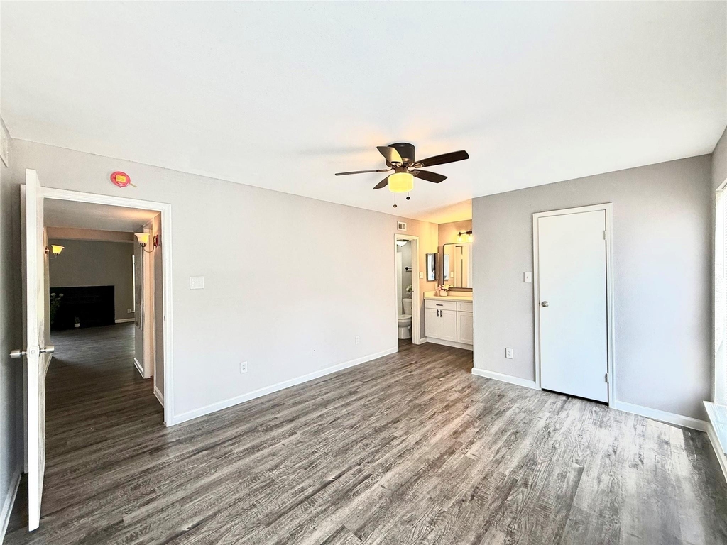 7200 W T C Jester Boulevard - Photo 9