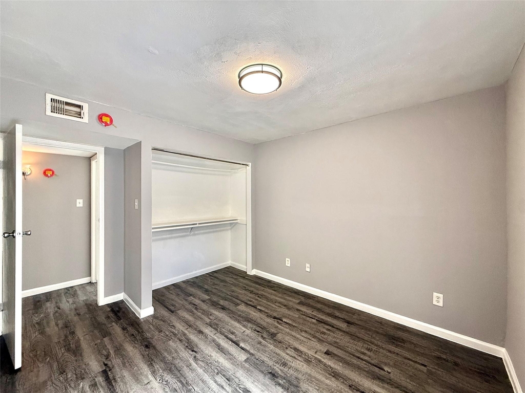 7200 W T C Jester Boulevard - Photo 14